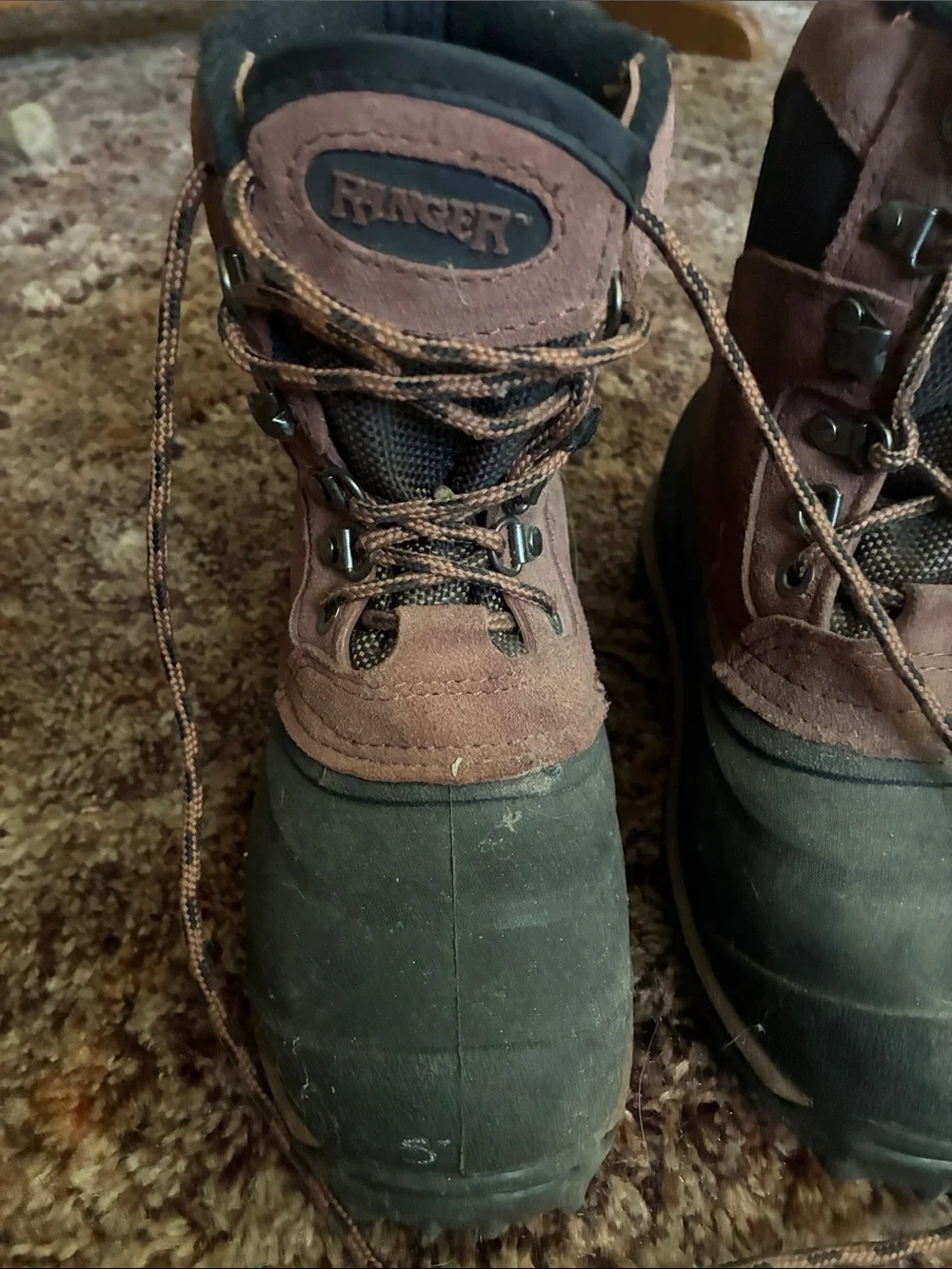 Women’s Ranger ankle winter boots size 5